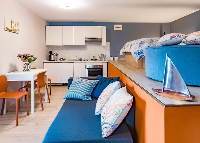 Ca De L'angelon -- Vittoria House Holiday home Brenzone sul Garda